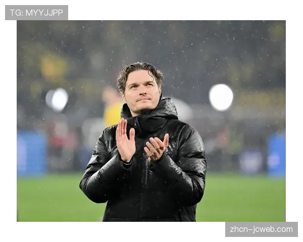 特写:德甲赛场,看台上的多特蒙德球迷为即将离任的泰尔齐奇高歌致敬 特写:德甲赛场,看台上的多特蒙德球迷为即将离任的泰尔齐奇高歌致敬